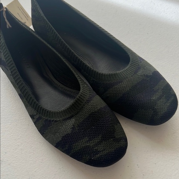 Sanctuary Shoes - Sanctuary Green Flats with Soft Material and Flat Sole